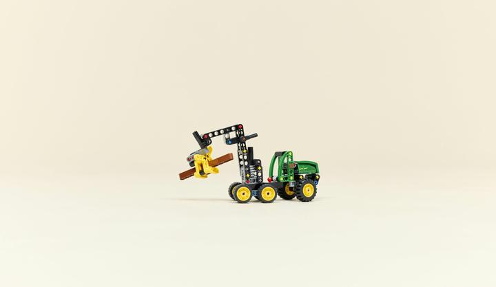 Image du produit LEGO John Deere 1470H Rad-Harvester (42218, LEGO Technic)