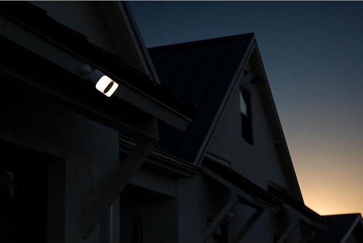 Actual product image Arlo Pro 3 Floodlight camera, black (2560 x 1440 Pixels)