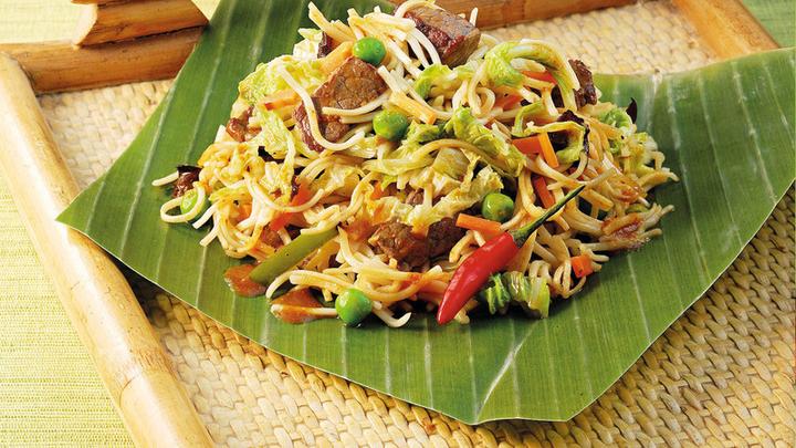 Produktbild Knorr Asia Noodles Beef Taste Beutel, Asiatische Instant Nudeln Snack, in nur 3 Minuten zubereitet (70 g)