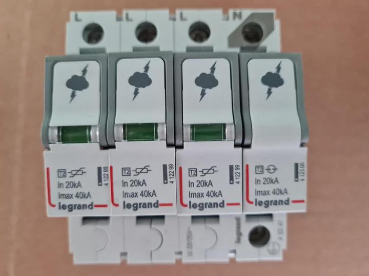 Image du produit Legrand Parafoudre 412247 SPD type2 40KA 3P+N TT / TNS Réseau