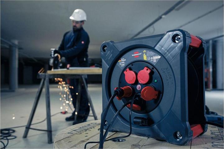 Image du produit Brennenstuhl Professional Enrouleur de câble avec protection anti-retournement circulaire KA 3100 5 IP44 (33 m, 1.50 mm²² mm)