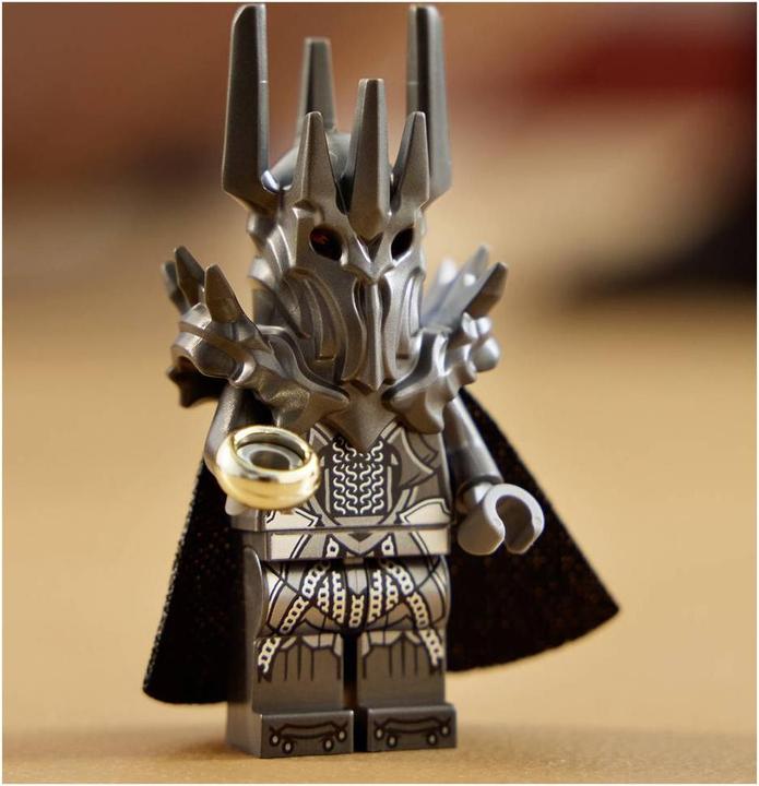 Productafbeelding LEGO The Lord of the Rings: De helm van Sauron (11373, LEGO Icons)