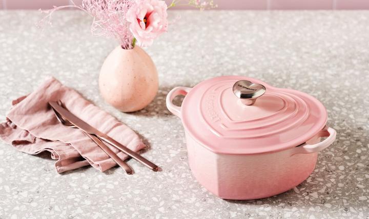 Produktbild Le Creuset Herzbräter mit Herzknopf (Bräter + Schmortopf, Gusseisen, 20 x 12 cm)