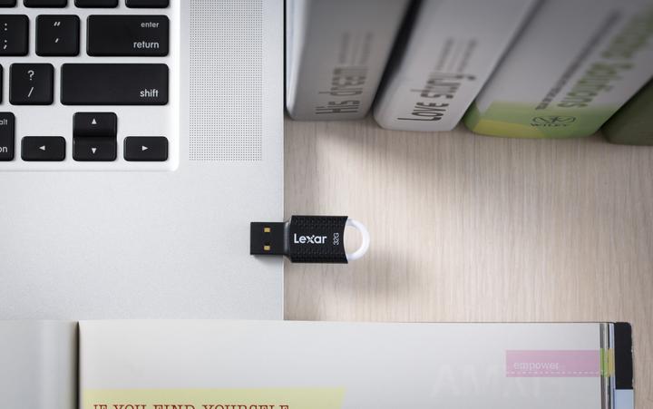 Image du produit Lexar JumpDrive V40 (16 Go, USB-A)