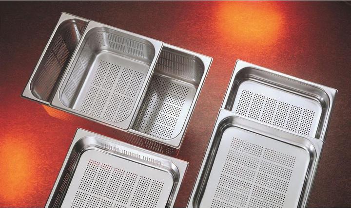 Produktbild Inox Garbehälter GN 1/1 gelocht, 100 mm (GN 1/1, 18.54 l)