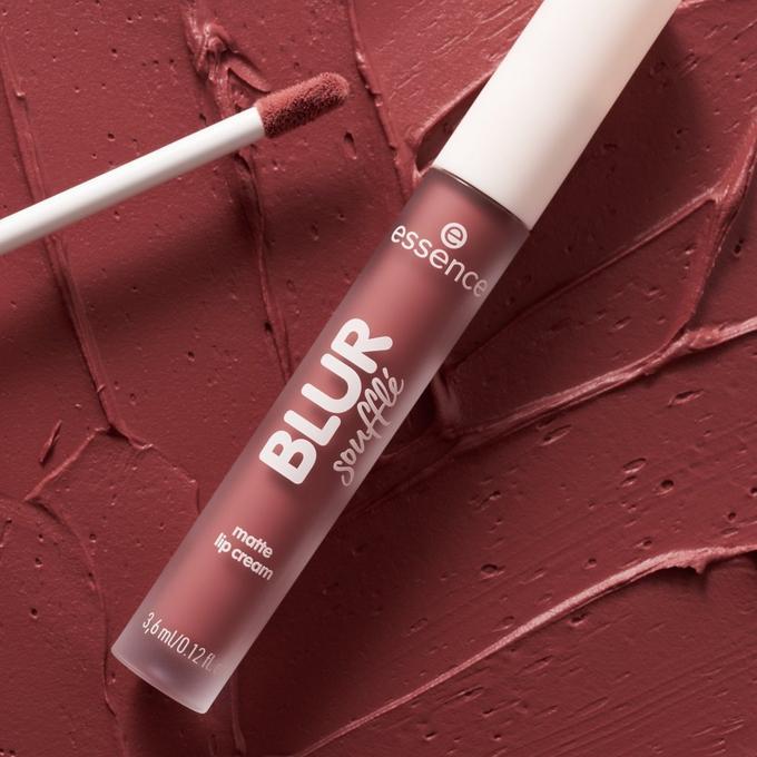 Produktbild essence BLUR soufflé matte lip cream (No Filter Needed)