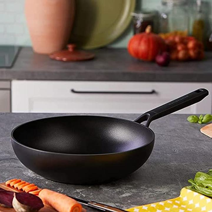 Produktbild KitchenAid Wok mit Antihaftbeschichtung (Pfannenset + Topfset, Aluminium, 28 x 12.50 cm)