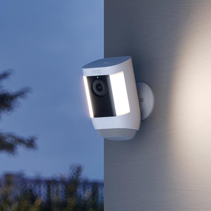 Actual product image Ring Spotlight Cam Pro (1920 x 1080 Pixels)