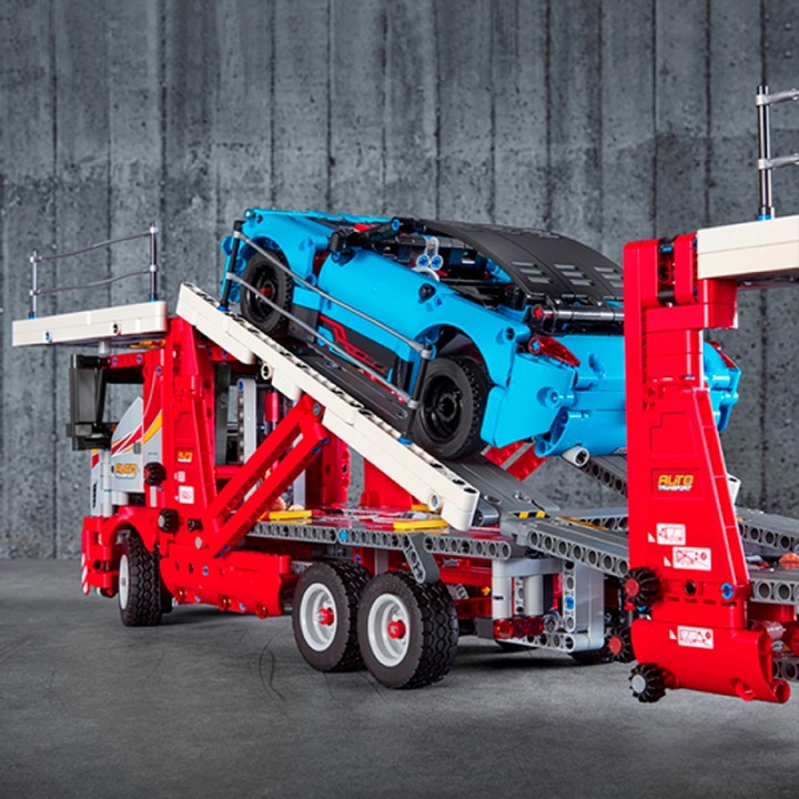 Actual product image LEGO car transporter (42098, LEGO Technic)