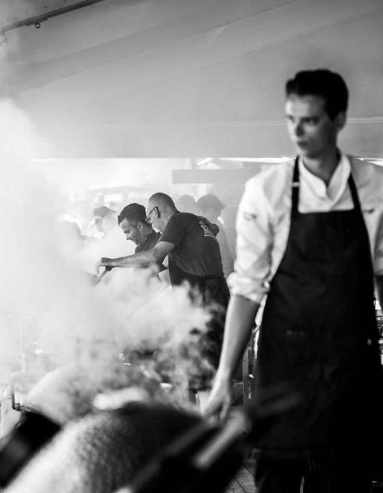 Actual product image Big Green Egg Apple wood pieces