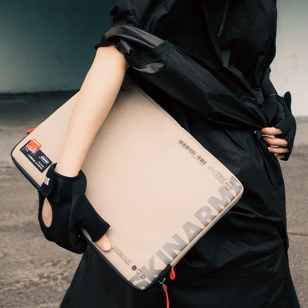Actual product image Skinarma Bag Fardel laptop sleeve 14" ivory (14")