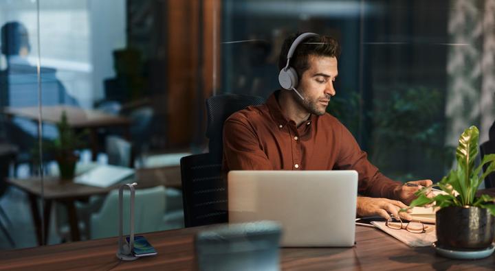 Produktbild Yealink Bluetooth Headset BH72 UC Light Gray USB-A (Kabellos, USB-A)