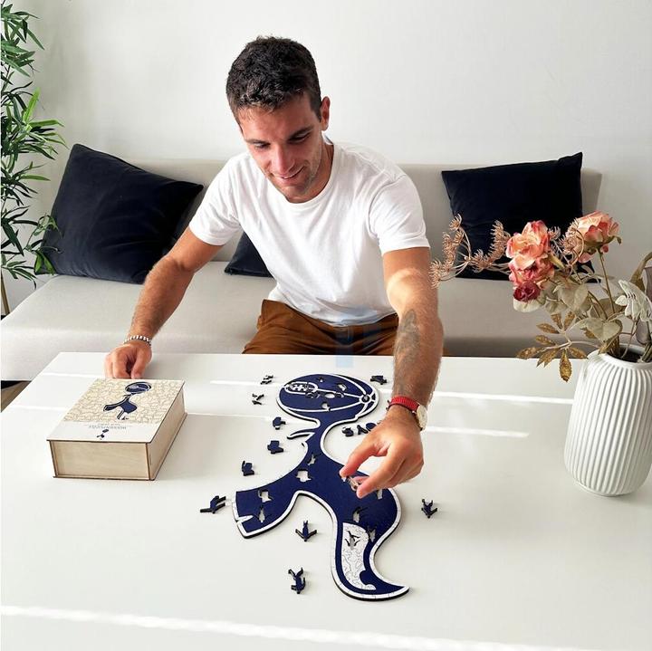 Actual product image Iconic Tottenham Hotspur FC - Logo - Wooden Puzzle Size M (270 pieces) (270 pieces)