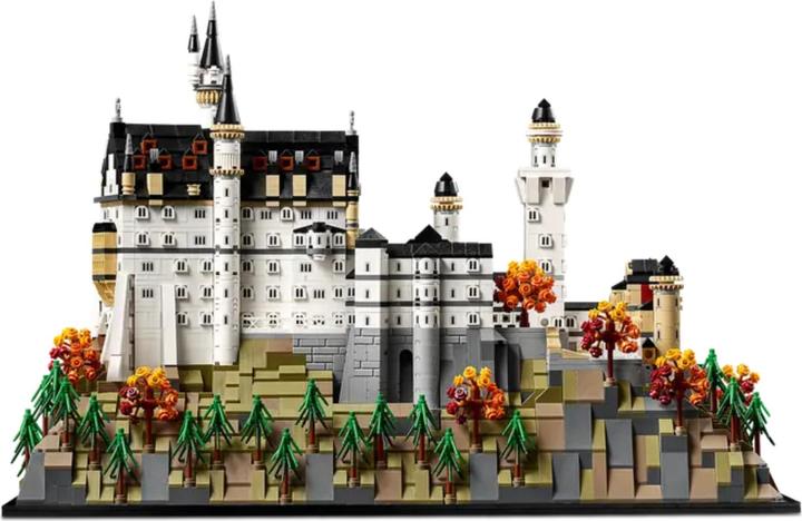 Actual product image LEGO Neuschwanstein Castle (LEGO Architecture)