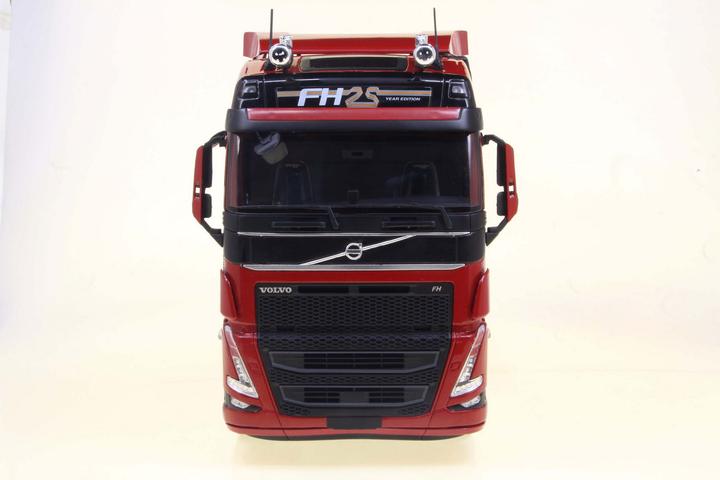 Image du produit Solido 1:24 Volvo Trucks 25 years Edition rouge