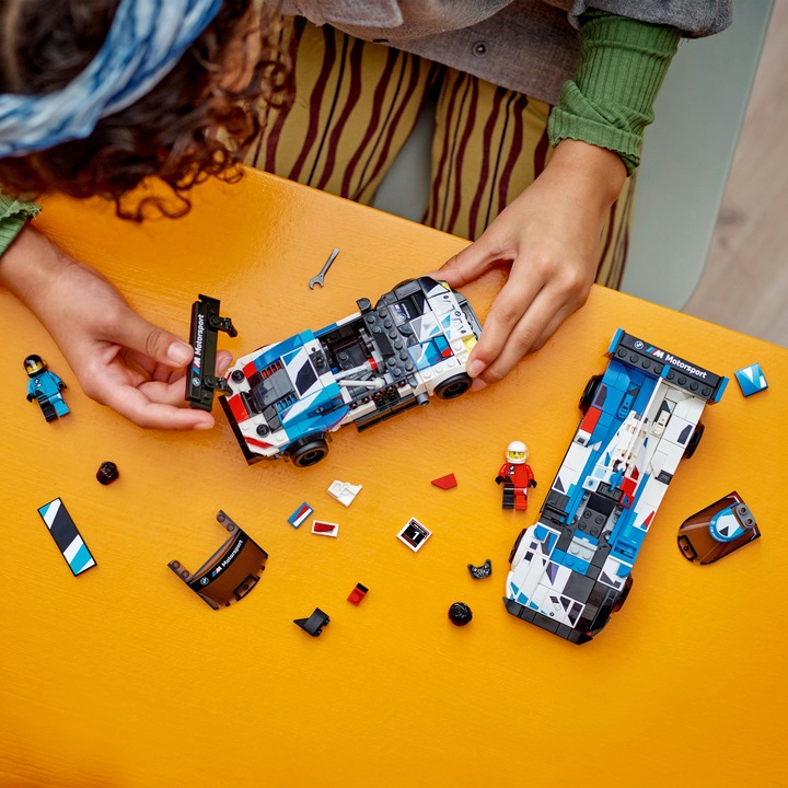 Actual product image LEGO BMW M4 GT3 & BMW M Hybrid V8 racing car (76922, LEGO Speed Champions)