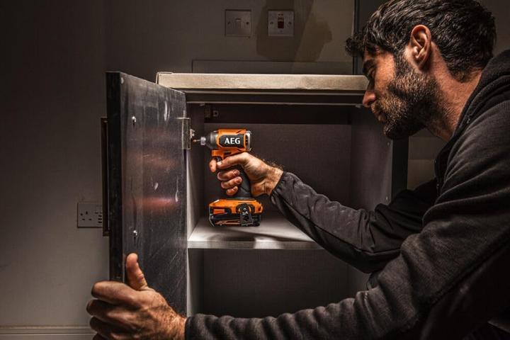 Actual product image AEG Impact wrench BSS18SBL2-0