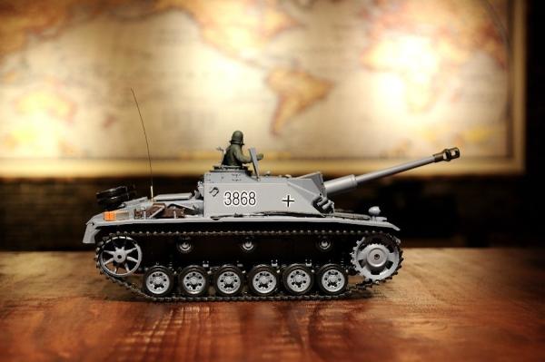 Immagine prodotto Es-toys Carro armato RC "Assault Gun III" - Stug 3 Heng Long 1:16 Grigio, fumo e suono, cambio in metallo e (RTR pronto all'uso)