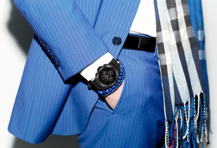 Actual product image Kodak Smart Watch SW-7215 Black case and band