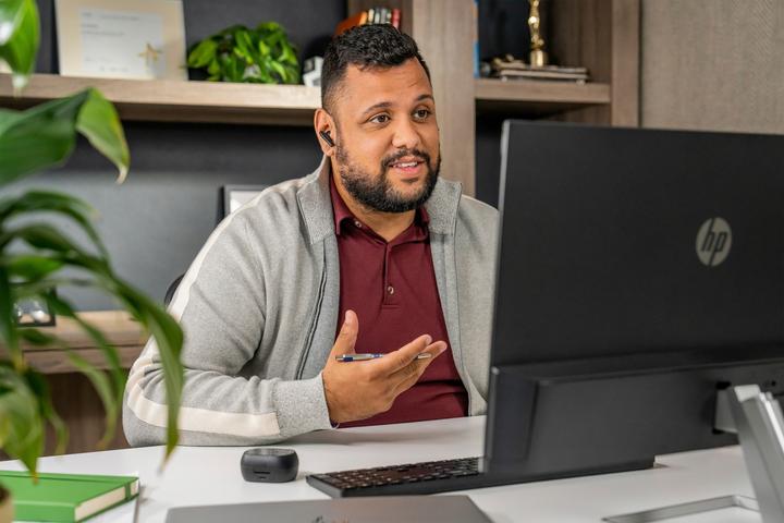 Actual product image Poly Voyager Free 60+ UC (ANC, 8 h, Wireless)