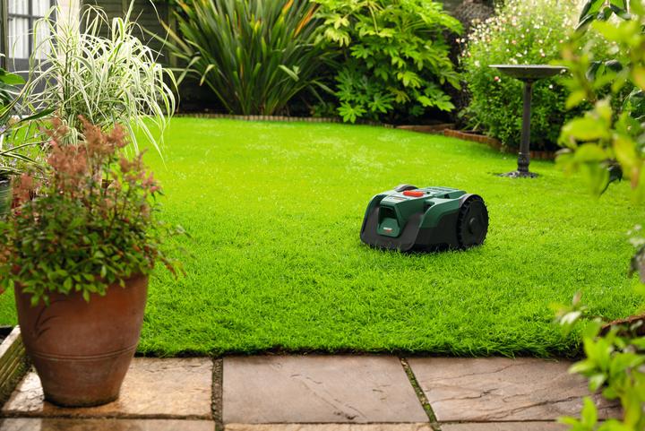 Actual product image Bosch Home & Garden VisiMow 18V-100 Set (100 m², Without boundary wire)