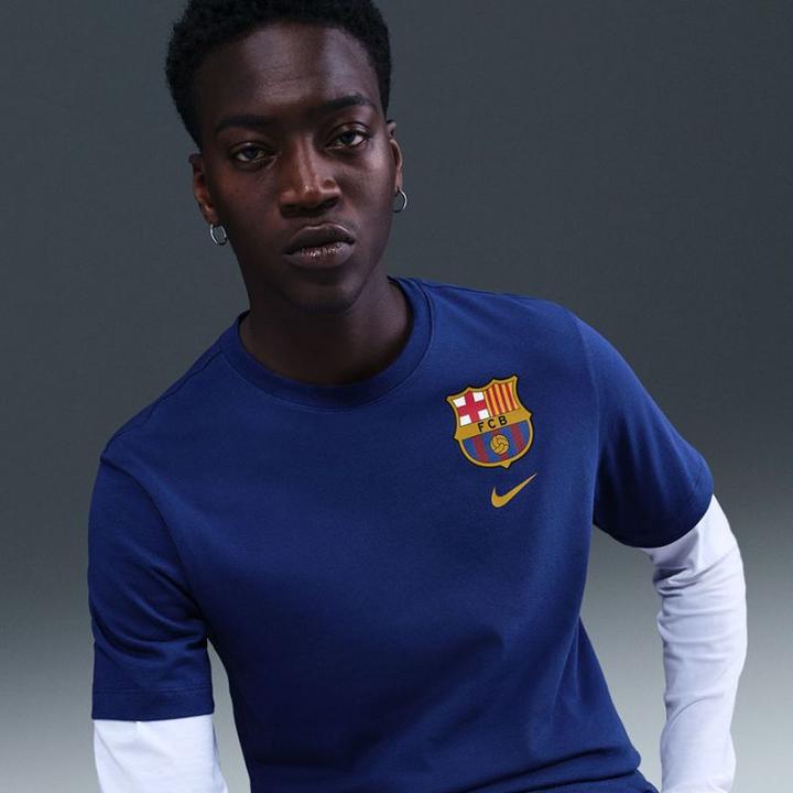 Image du produit Nike FC Barcelona Crest Tee Herren T-Shirt (M)