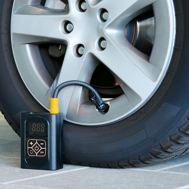 Actual product image Dunlop Digital air compressor