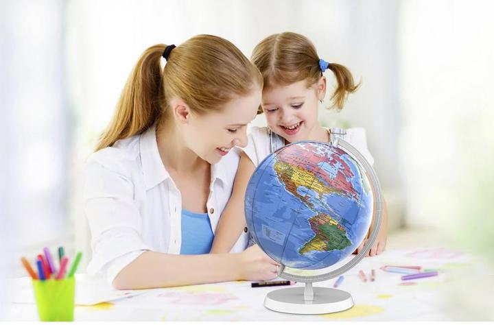 Actual product image Oregon Scientific SmartGlobe Air - inflatable globe with augmented reality