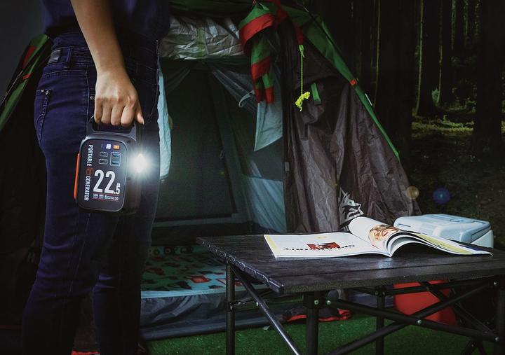 Produktbild Revolt Kurbel-Dynamo-Powerstation (22,5 Ah) mit 28-Watt-Solarpanel (0.82 kg)