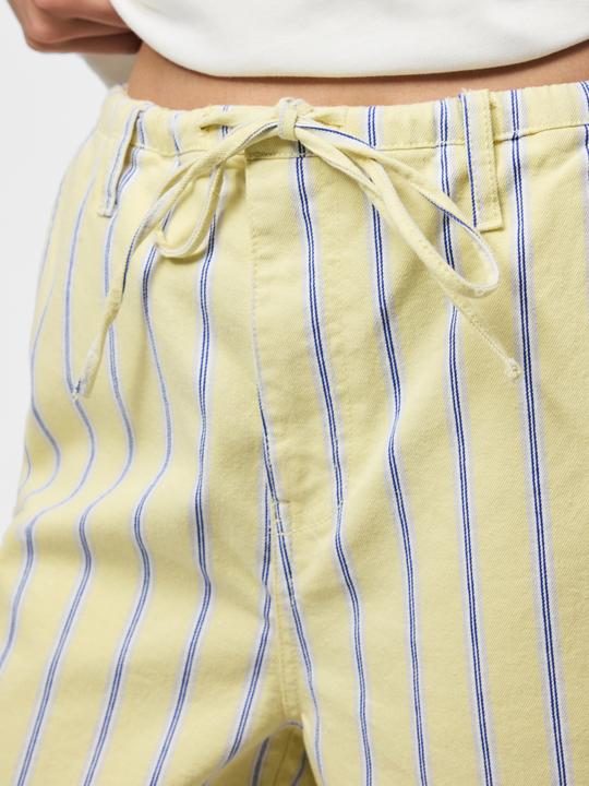 Image du produit Pieces PCBILLO MW BINDEVERSCHLUSS Jeansshorts (XS)