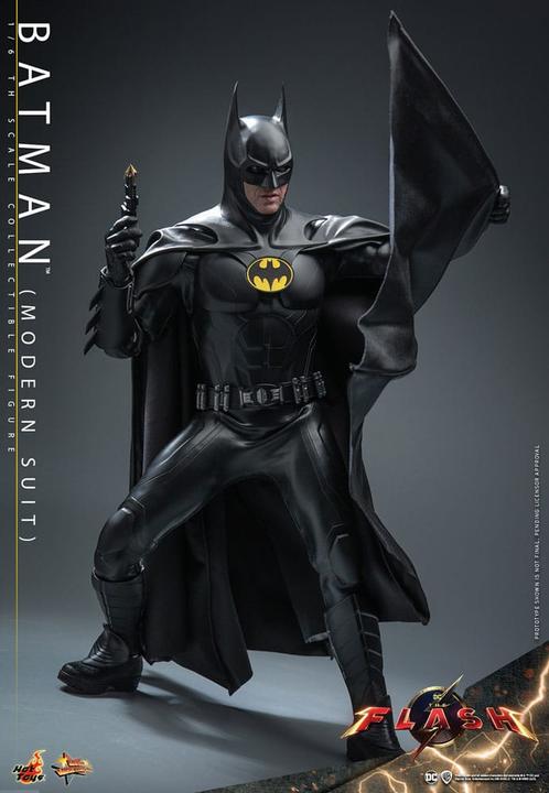 Actual product image Hot Toys The Flash figurine Movie Masterpiece 1/6 Batman (Modern Suit) 30 cm