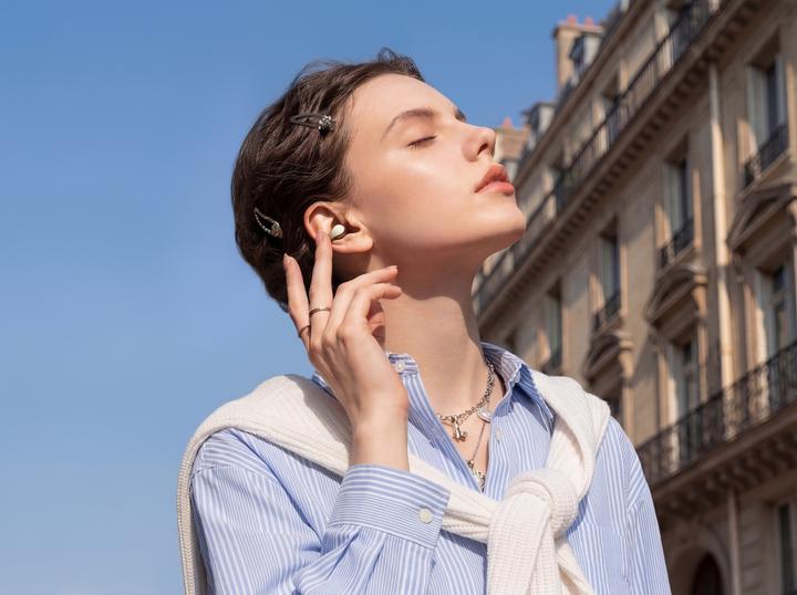 Actual product image OPPO Enco Clip2 Wireless Earbuds, gold (ANC, 9.50 h, Wireless)