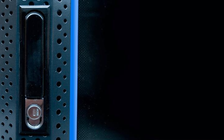 Produktbild Dsit 9 HE, 10” Serverschrank, mit Glastür (BxTxH) 312x310x486mm (9 HE, 10 Zoll Rack)