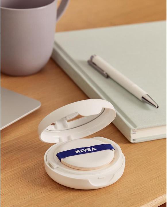 Produktbild NIVEA Cellular Expert Finish 3in1 Pflege Cushion Hell (01 Hell)