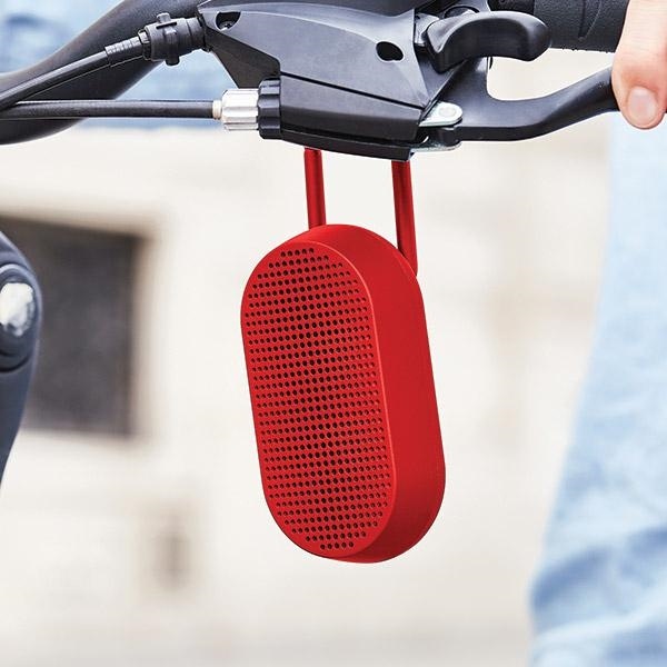 Actual product image Lexon Mino T Wodoodporny głośnik z podstawką i karabińczykiem czerwony/red LA124R9