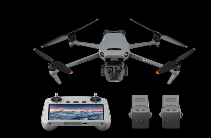 DJI Mavic 3 Pro Fly More Combo incl. RC (43 min, 958 g, 48 Mpx)