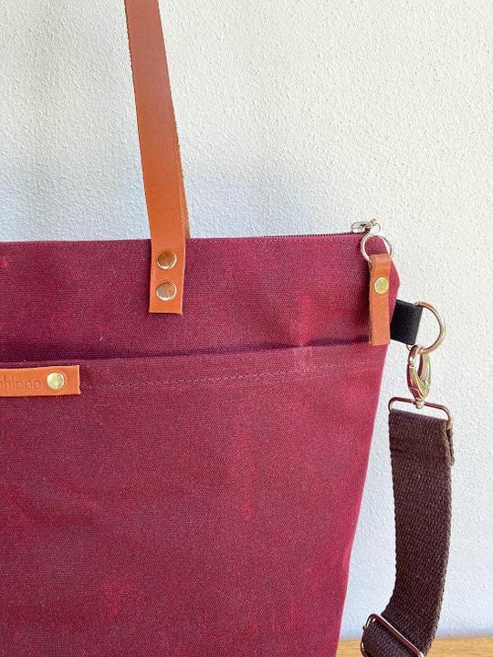 Immagine prodotto Only-Bags.Store Borsa a tracolla e messenger LARGE in tela cerata - Rosso borgogna e nero - Grande