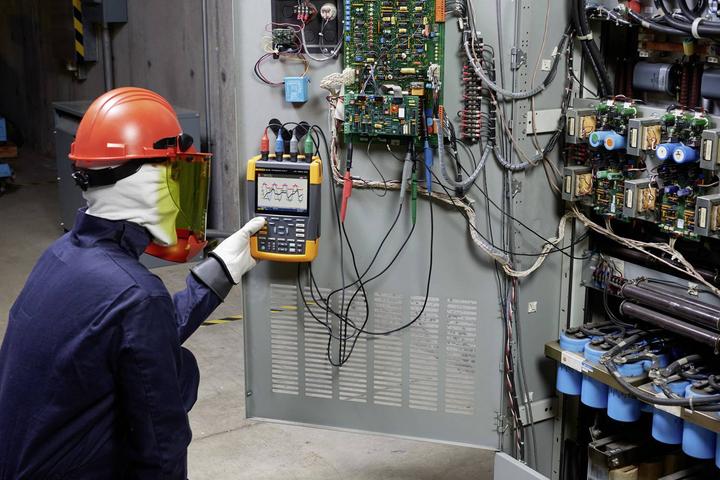 Image du produit Fluke 190-504-III-S Oscilloscope portatif (scope meter) 500MHz 4 canaux 5 GSa/s 30 kpts 8 bits 1 kit (CAT III 1000V, CAT IV 600V)