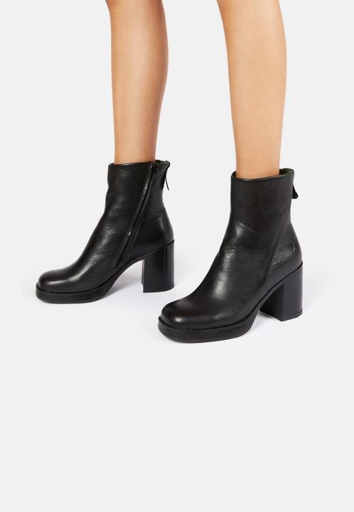 Actual product image Felmini VALERIA D574, the heeled boot from, is made from black leather and offers an elegant look. (37)