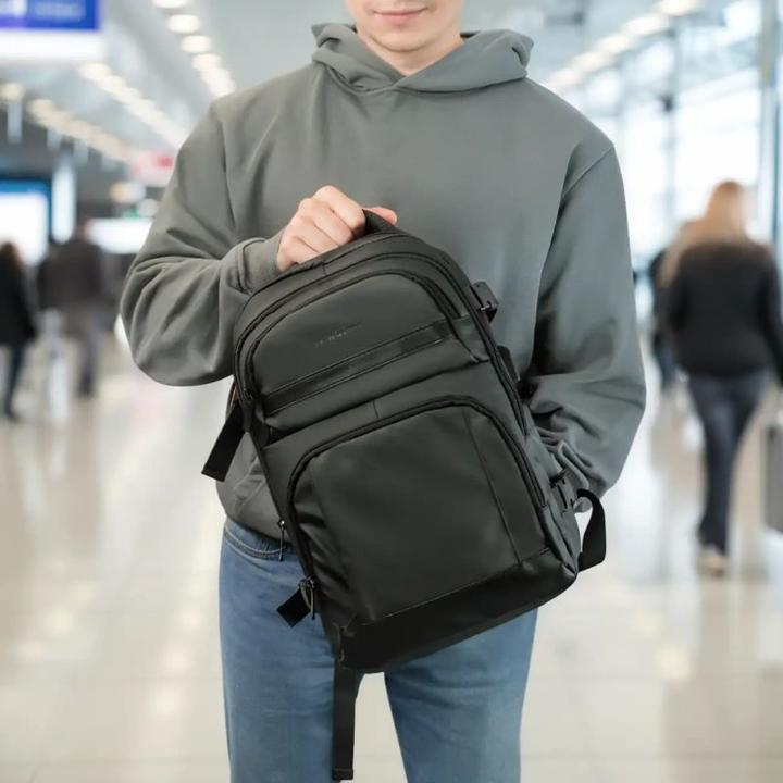 Actual product image Wozinsky WPW-20L Reiserucksack mit Laptopfach, 40 x 20 x 25 cm, für Gepäckaufbewahrung – Schwarz (20 l)
