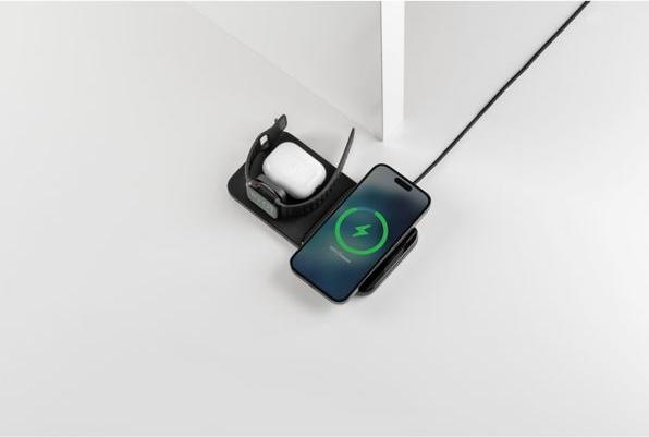 Actual product image Nomad Base One Max 3:1 with MagSafe Carbide