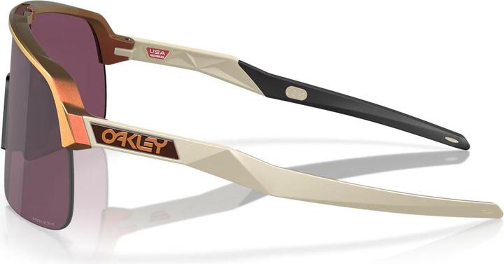 Actual product image Oakley Glasses Sutro Lite Matte Red Gold Colorshift / Prizm Road Black (Matte Red Gold Colorshift, Prizm Road Black)