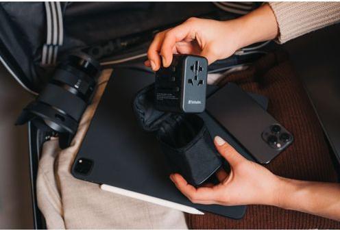 Actual product image Verbatim Universal travel adapter