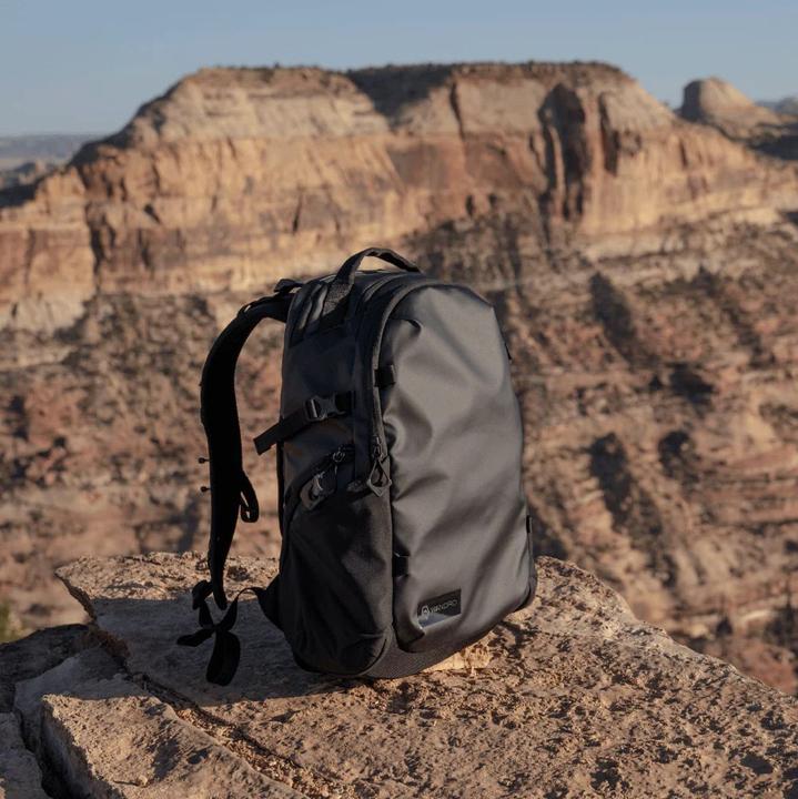 Actual product image Wandrd STRATUS Photo 18 Black (Photo backpack, 18 l)