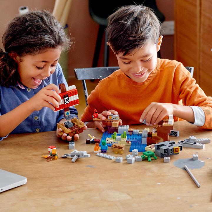 Produktbild LEGO Das Piratenschiff-Abenteuer (21152, LEGO Minecraft)