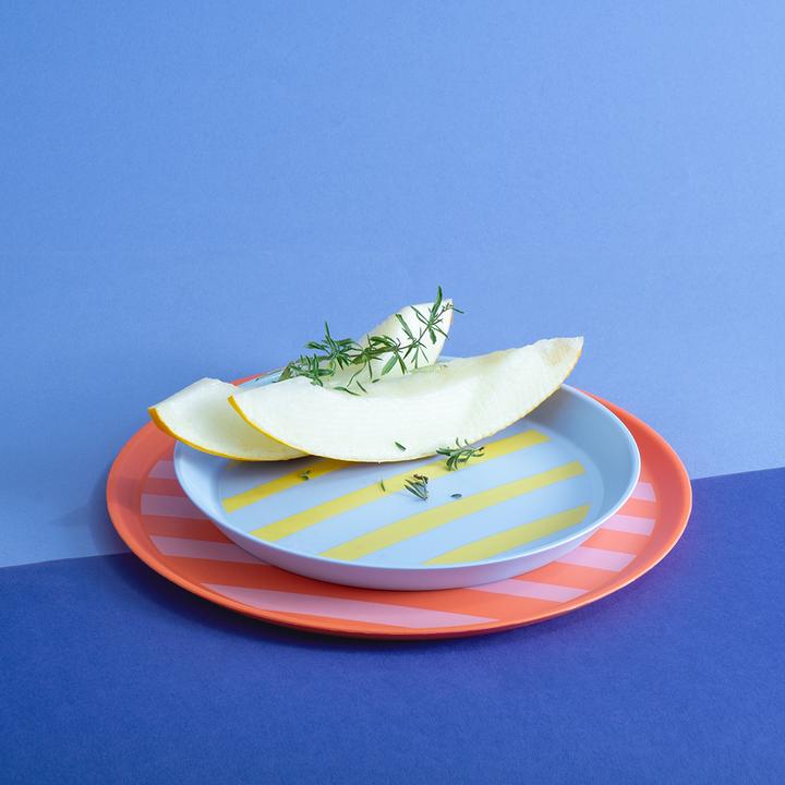 Produktbild Koziol Speiseteller Nora S Stripes Ø 20.5 cm, 1 Stück, Sweet Blue (1 x, 20.50 cm)