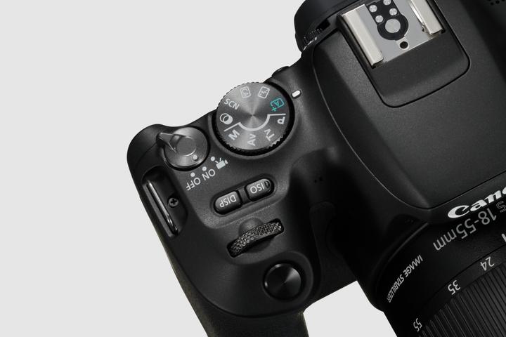 Actual product image Canon EOS 200D Kit (18 - 55 mm, 24.20 Mpx, APS-C / DX)