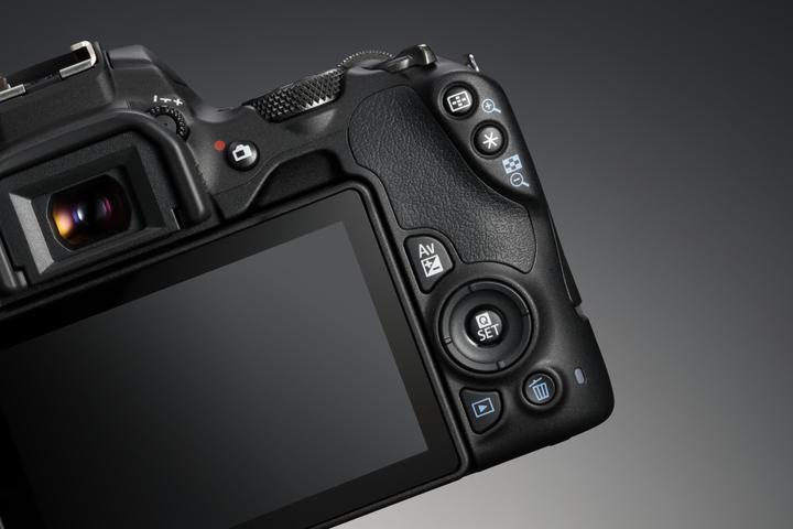 Actual product image Canon EOS 200D Kit (18 - 55 mm, 24.20 Mpx, APS-C / DX)