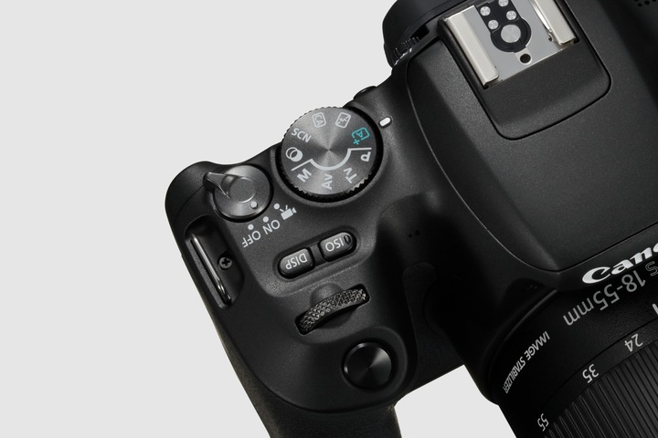 Actual product image Canon EOS 200D Kit (18 - 55 mm, 24.20 Mpx, APS-C / DX)