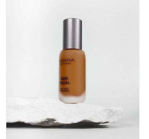Produktbild Madara Organic Skincare Skin Equal Soft Glow Foundation SPF15 30ml Chestnut (90)